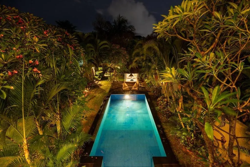 Lush Tropical Haven - 10 Minute Walk To Seminyak Beach